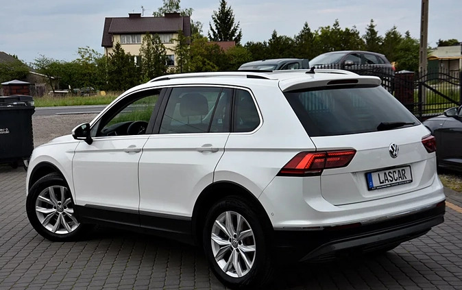 Volkswagen Tiguan cena 89700 przebieg: 171750, rok produkcji 2018 z Warka małe 667